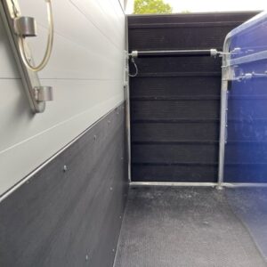 Pferdeanhänger Equintos Alu Plus 2,t mit kombinierte Heckklappe/Flügeltüre Sonderaktion Einzelstück – Bild 5